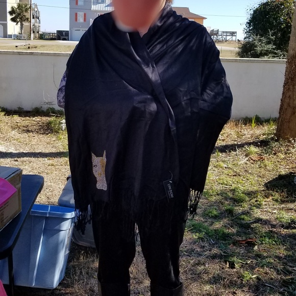 Scarf - Picture 1 of 3